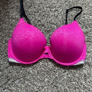 Victoria’s Secret T-shirt bra size 32D